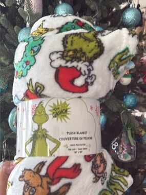 Brand new factory sealed the grinch that stole Christmas white blanket